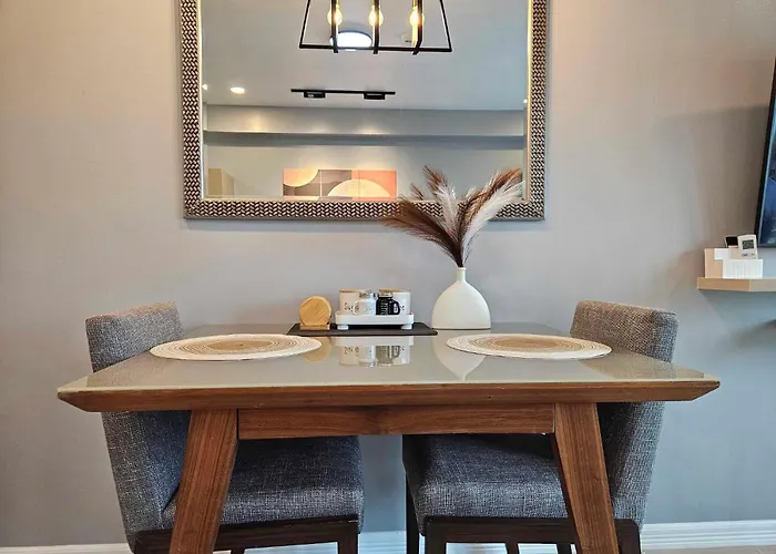Ashley's Chamber At Soho Across Shangrila Mall Manila